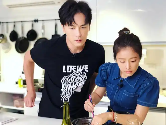 郑元畅林心如相互吐槽!不专业厨房变身"谈花性"节目