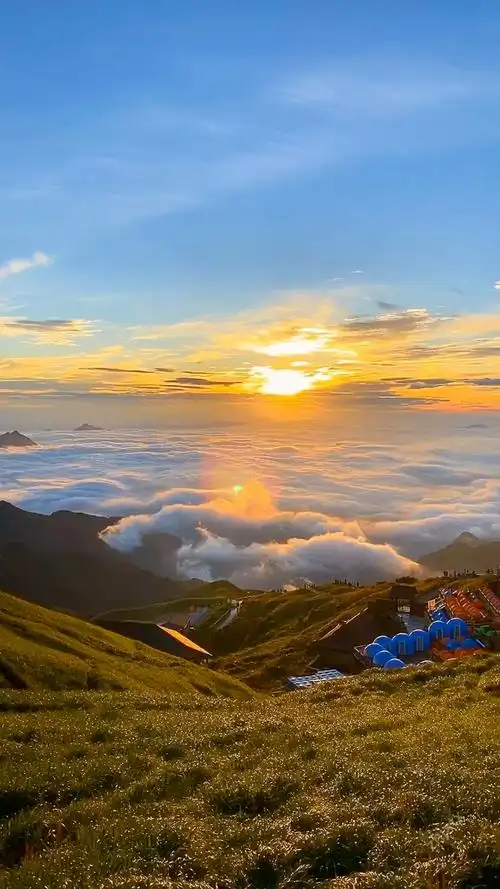 凌晨四点起床,在武功山金顶看到真的美的日出云海,一切都值了!