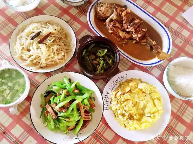 四菜一汤标配的午餐
