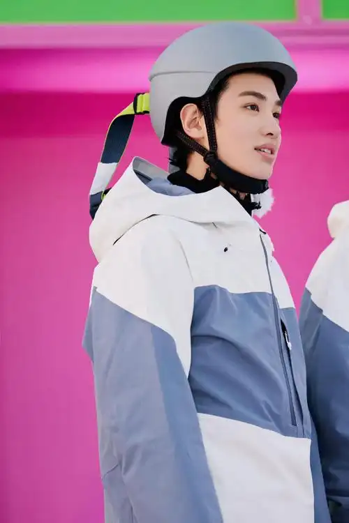 黄明昊超有趣滑雪大会海报怎么可以这么可爱啊