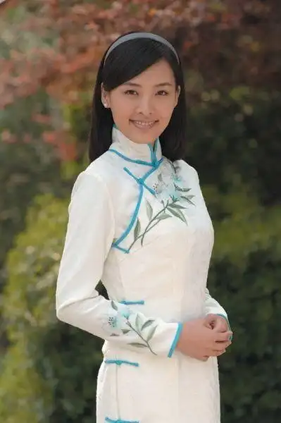 42岁钟汉良妻子谢易桦遭曝光 女儿可爱