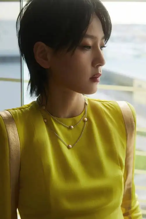 周笔畅726生日快乐#18年前,这位短发女孩以一首《笔记》为大家留下