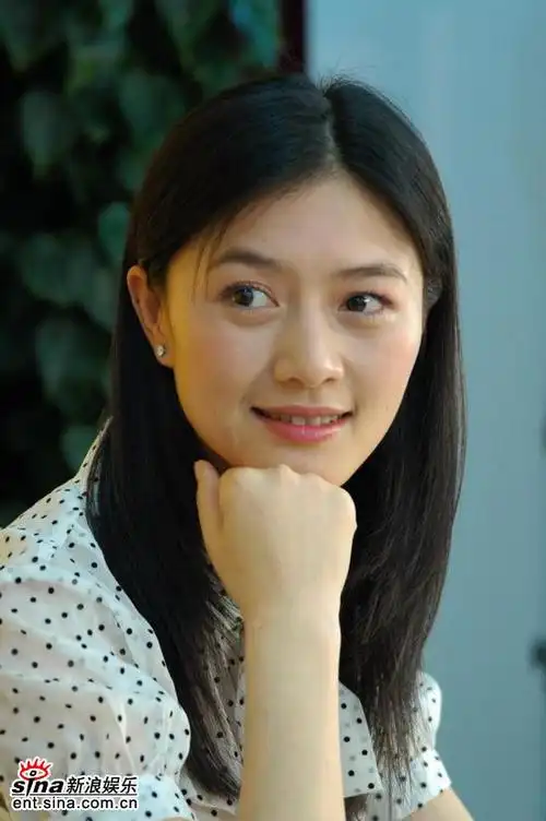 图文田海蓉新浪聊将门风云托腮思考