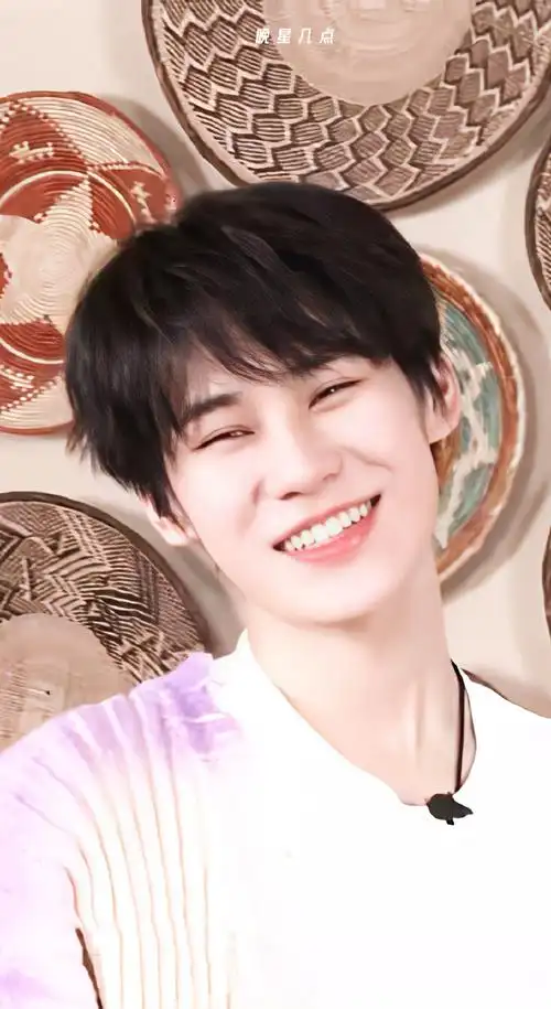 无所知我们真源笑起来是真正的治愈系天使@时代少年团-张真源#张真源