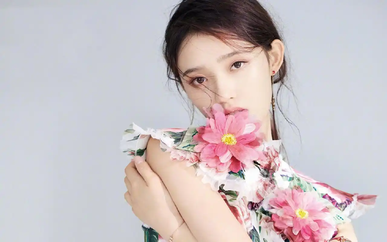 林允性感迷人写真图片高清壁纸