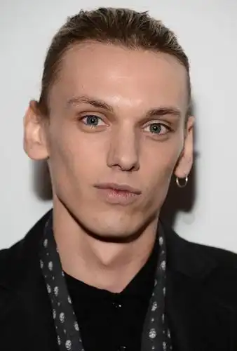 杰米·坎贝尔·鲍尔 jamie campbell bower的图片