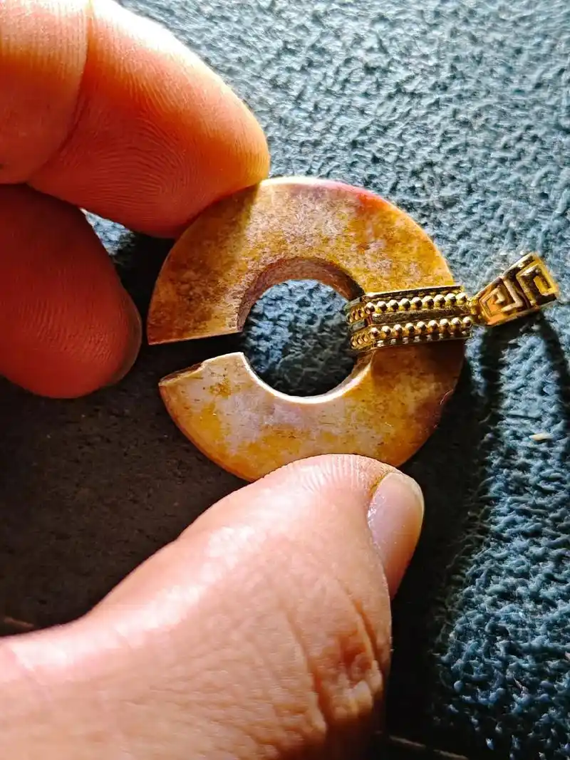 骆越玉珏.盘玩前后对比可全红#古玉老玉 #器物之美 #玉文化 - 抖音