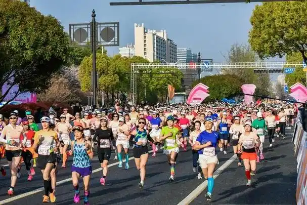 壹起奔跑,相约钱塘!李宁·杭州钱塘女子半程马拉松华丽开跑!