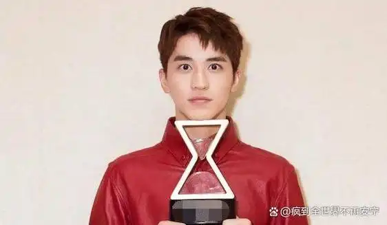 演技精湛的许魏洲从小就非常喜欢演戏长大后更是演绎技巧精湛