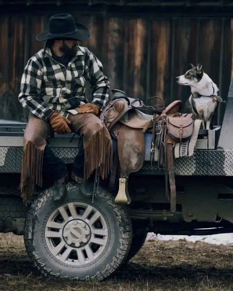 西部牛仔风  西部牛仔风是一种经典的美国西部风格,融合了浪漫主义