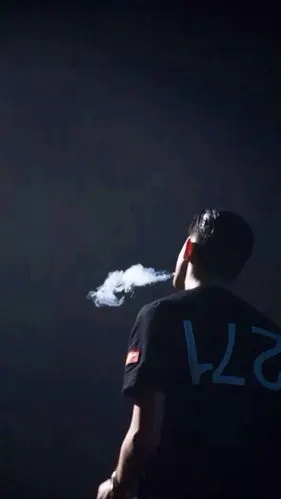 网红男生背影壁纸