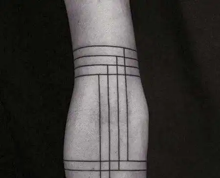 线条胳膊纹身图案