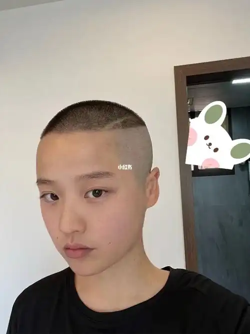 正在留长ing超a短发 #寸头  #锅盖头