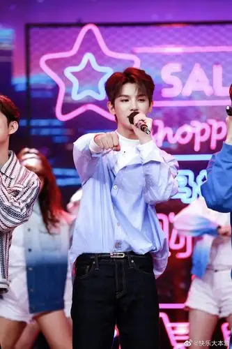 瑞安明星黄明昊在19周岁生日这天回老家献血