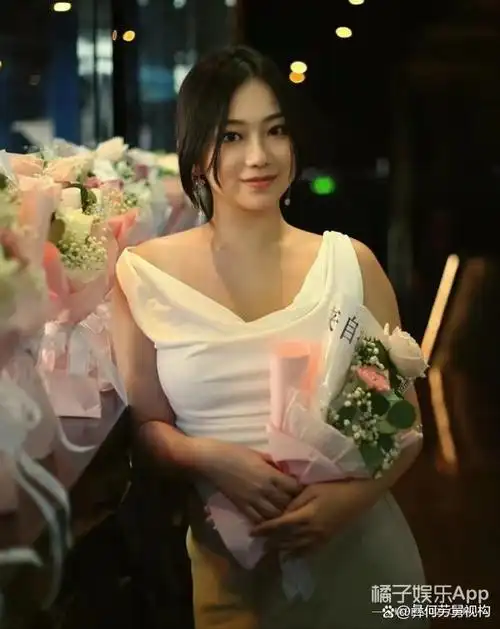 那我们就期待黄安仪大放异彩的人生吧(玫瑰)最后一句《巴啦啦小魔仙》