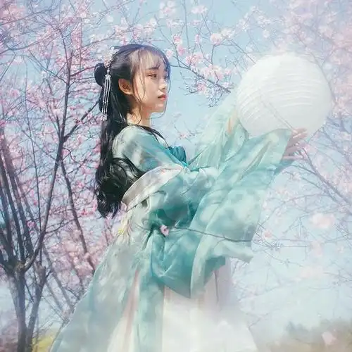 提纸灯笼的古风少女,仙气的汉服美女头像4月27日合集