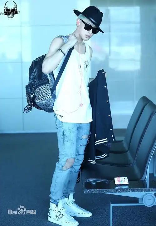 黄子韬的机场fashion style