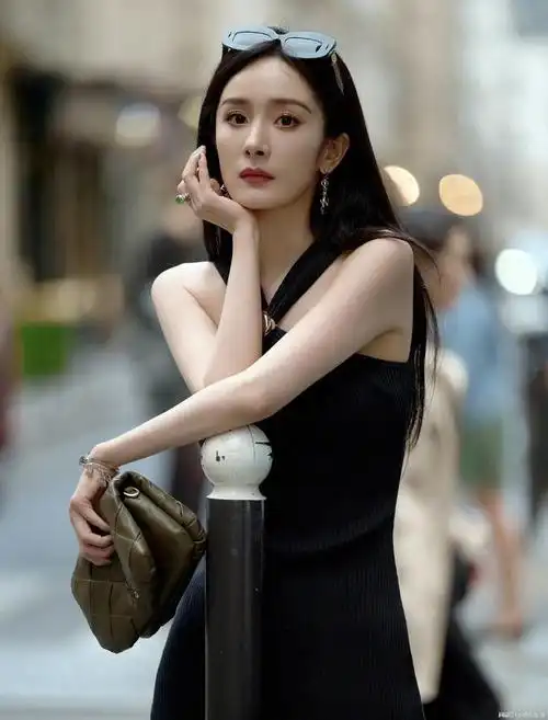 腰臀比简直不要太完美!不得不说,杨幂身材真的很绝!