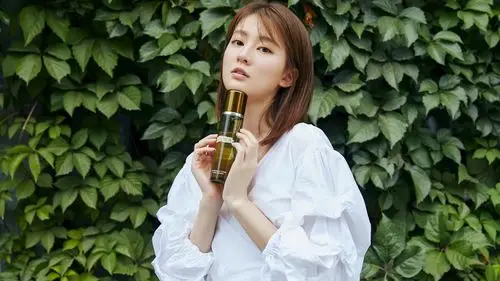 电脑平板电视机1600x900乔欣绿植自拍壁纸