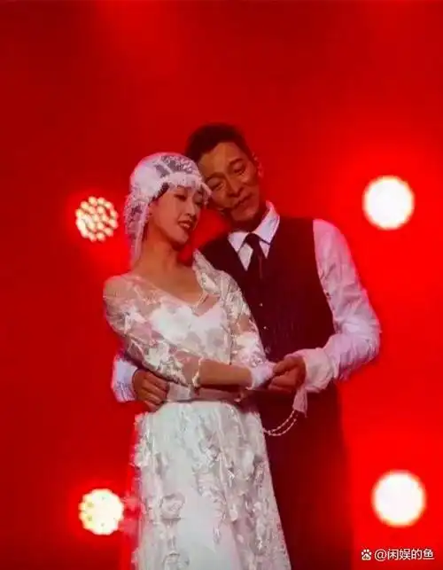 刘德华和王梓的出现,才懂同台25年的赖文慧的"消失",是正确的