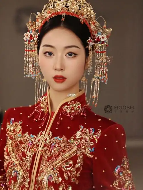 我的中式造型绒面秀禾服