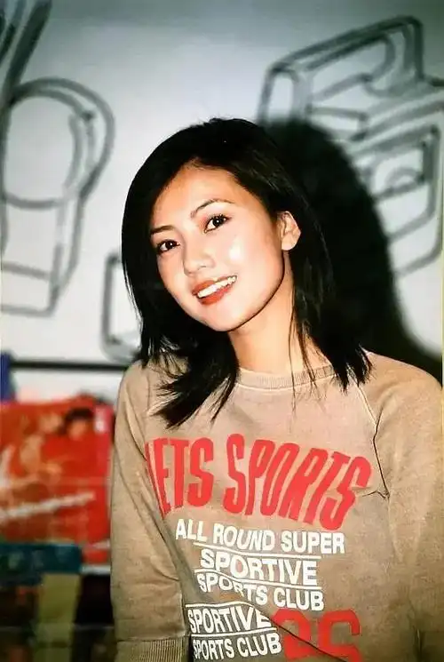 高圆圆小学时的证件照