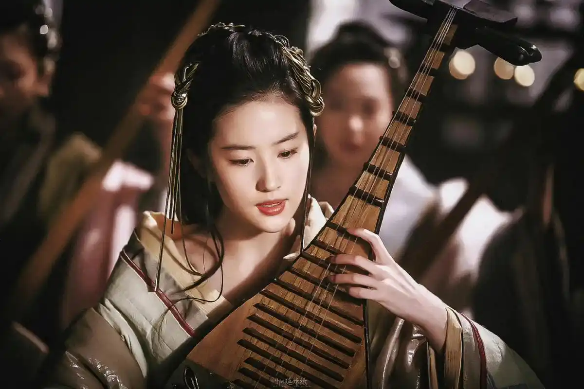 刘亦菲 #虞姬"烟雨蒙兮花又开,春风吹上小楼台" - 抖音