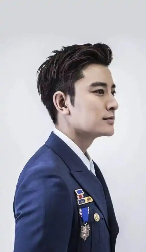 贾乃亮寸头写真照流出,夜宿门后性情大变_压力_生活_眼神