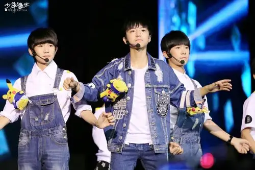 2015tfboys王俊凯星光游乐园生日见面会_高清图片大全-爱豆app