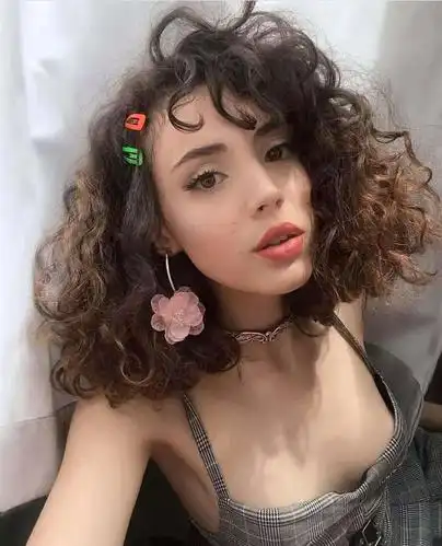 泡面卷发型太蓬松了可以把头发打薄吗?