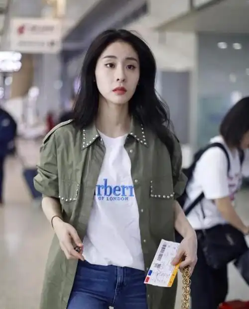 得知怀孕消息时,张碧晨内心充满恐惧与纠结,但她选择坚定地守护这份