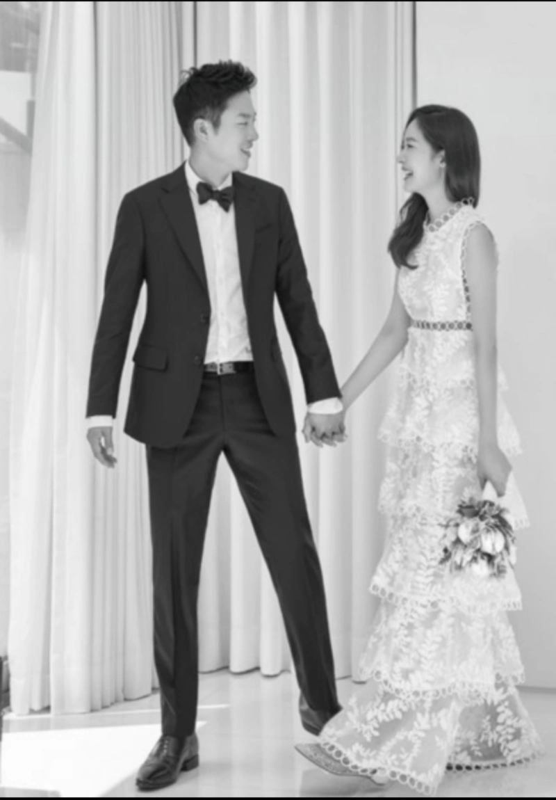 如今成宥利已经怀孕了,希望她在孕期可以身体健康,也相信她和老公会