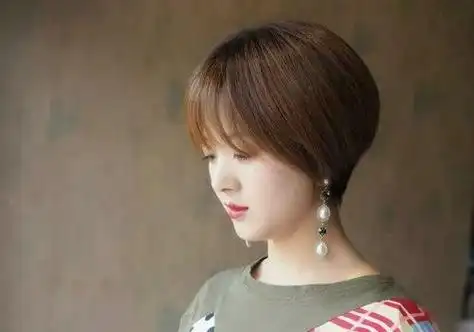 沙宣短发让毛躁发质变得柔顺丝滑 小胖脸妹纸剪短发发型最好看了-图1