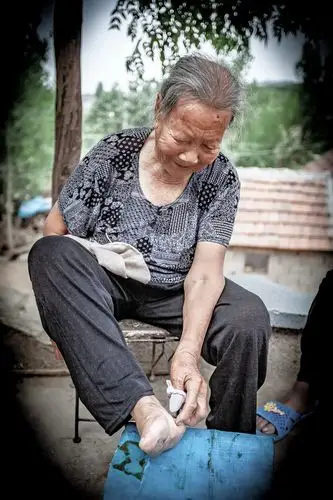 大山深处沂蒙山最后的小脚老太太她们无声诉说着女性的血泪史