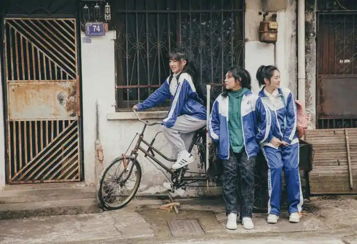 校服纪实写真路桥老城区重走回家的路