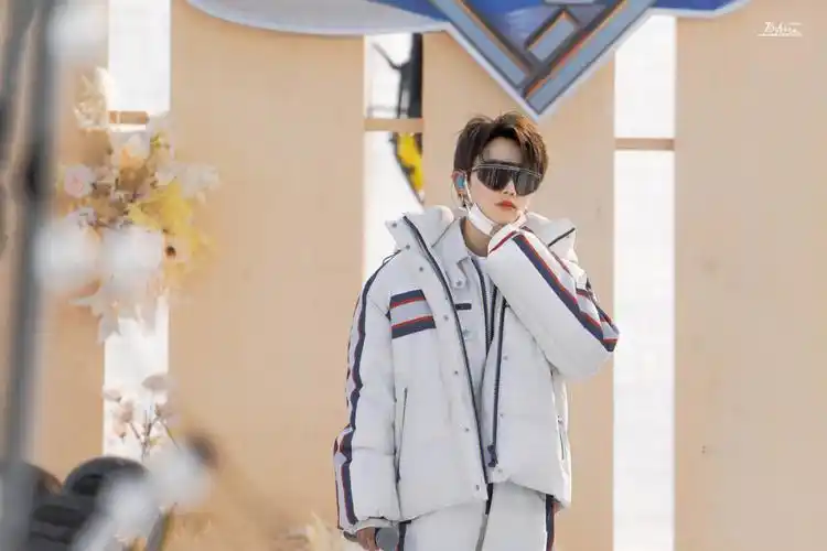 刘雨昕79dior滑雪服好好看呐