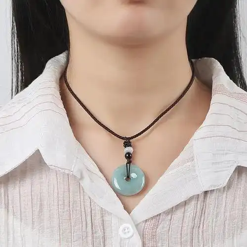 美玉吊坠:传世经典美,高雅中蕴藏灵动,为美人如玉加持