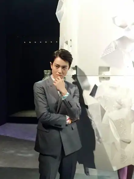 中国最帅女生邢雅晨正式出道