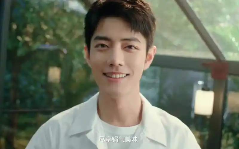 啊啊啊肖战的笑容可以融化世上的一切,小灶新品,锅气美味,帅哥吃得好