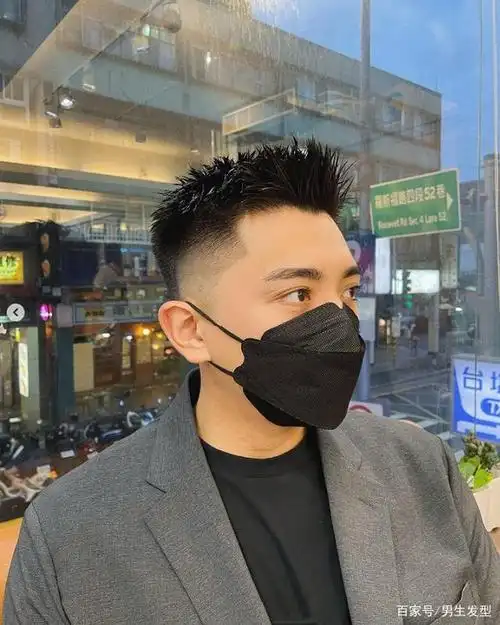 男人过了40岁,建议剪这3款发型,稳重帅气不油腻