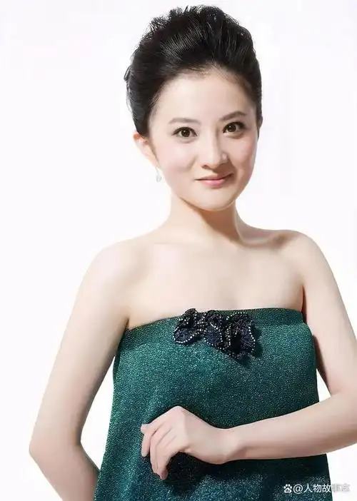 金铭作为童星,因在电视剧《婉君》中饰演小婉君,受到观众的喜爱.