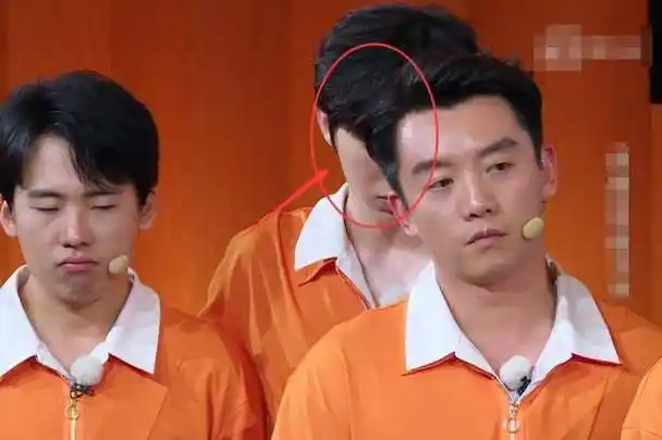 原创李晨崩溃落泪导演组给大家道歉时有谁注意蔡徐坤不是粉丝也心疼