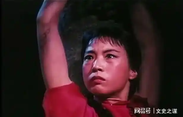 里认识爸爸,42岁的薛菁华见自己复出无望,索性跟着丈夫一起移居日本