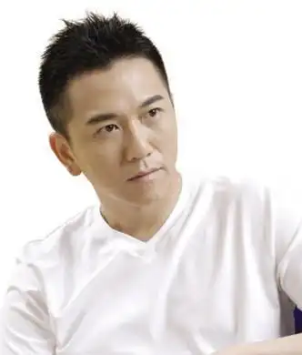 56岁鲜肉鼻祖温兆伦晒产业,经商身价过亿,三婚娶小20娇妻