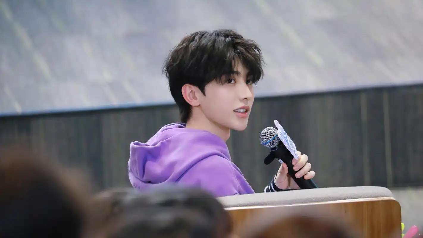 男神蔡徐坤青春有你pd形象,大陆明星-回车桌面