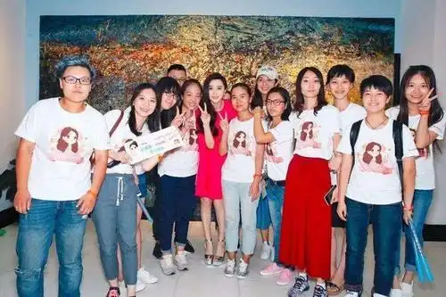 范冰冰被粉丝"胁迫"改口,杨幂粉丝支持恋爱,明星和粉丝谁说了算