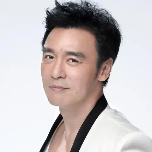 p>钟镇涛(kenny bee),1953年2月23日出生于香港,中国香港男歌手,音乐