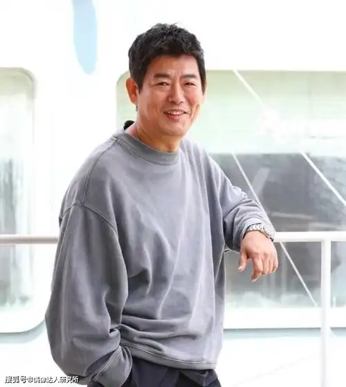 5位韩国老戏骨一致抨击年轻演员们的共同问题是黏在车上了吗