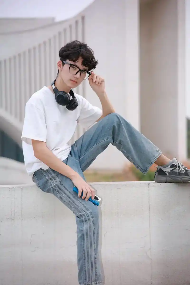 高鼻梁是新疆的特色吗06.