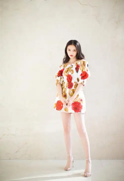 林允二十四小时发布会图片